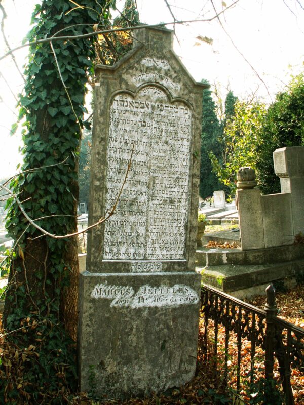 Grabstein Marcus (Mordechai) Jeiteles /  Alexander (Sahlkind) Jeiteles, 14. Adar II 635 = Sonntag, 21. März 1875 / 25. Schvat 693 = Dienstag 21. Februar 1933