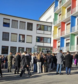 Viele sind zu Gedenkfeier in den "Wolfgarten" gekommen