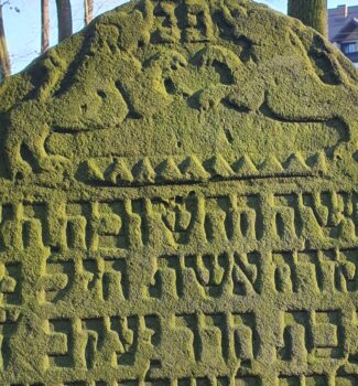 Grabstein Ausschnitt Chaja, Tochter Jakob, 23. Kislew 546 = Freitag, 25. November 1785, Copyright: Piotr Grodecki, Geschichtsverband Nikolai