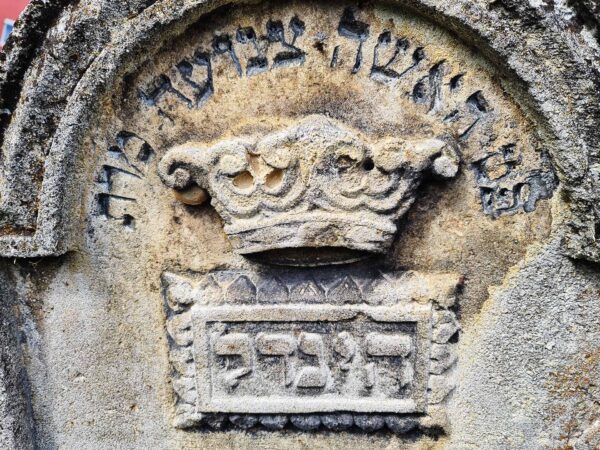 Symbol Krone am Grabstein von Johanna Spitzer, 7. Juli 1864