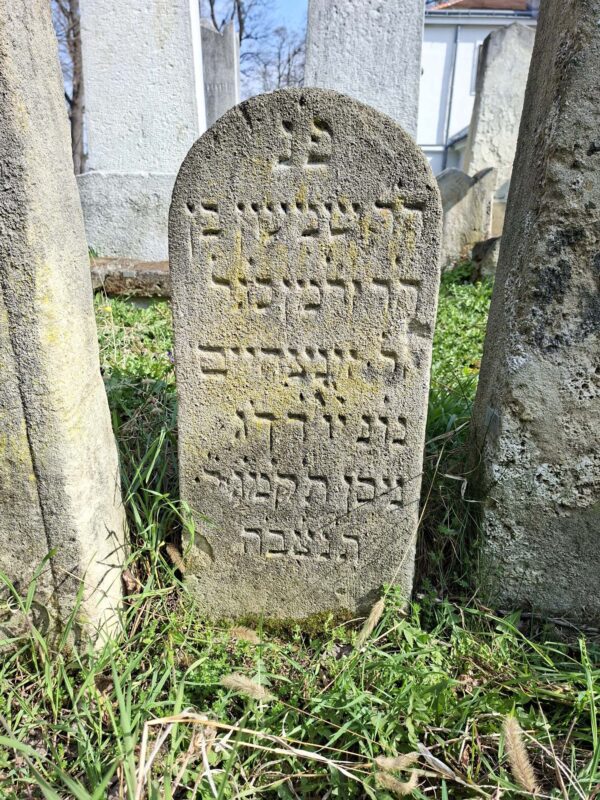 Grabstein Simon Salloman Sinzheim, 14. April 1784, der älteste Grabstein am jüdischen Friedhof Währing