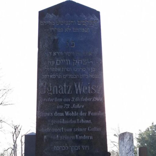 Grabstein Ausschnitt Ignatz (Isak) Weisz, Jom Kippur = 10. Tischre 661 = Mittwoch, 3. Oktober 1900 und Fanny (Fradel) Weisz, geborene Tausig, 24. Av 669 = Mittwoch, 11. August 1909