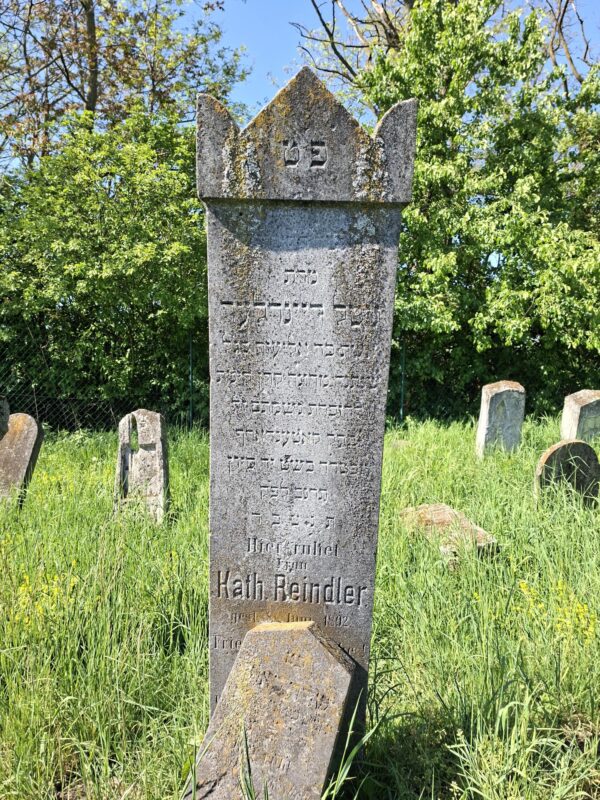Grabstein Katharina Reindler, jüdischer Friedhof Gattendorf
