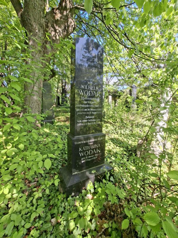 Grabstein Wilhelm und Katharina Wodak, 1913 und 1928