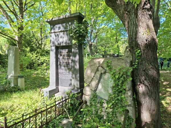 Grabstein Familie Josef Pollak am jüdischen Friedhof Mödling