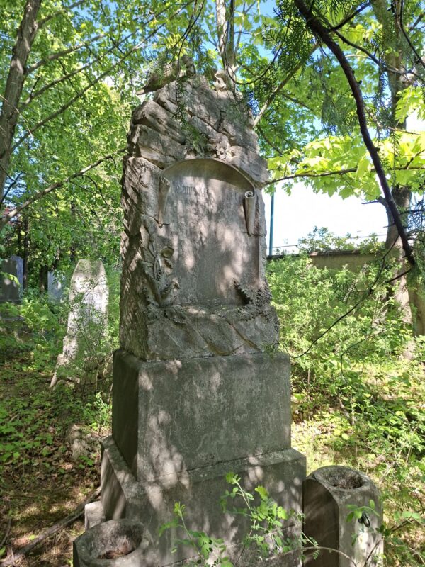 Grabstein am jüdischen Friedhof Mödling