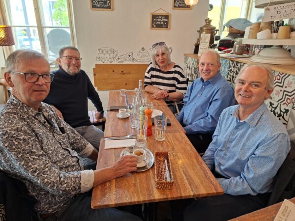 Nach dem Besuch von Friedhof und Museum: im Kaffeehaus ;-)