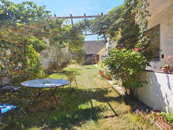 Der wunderschöne Garten im "Honighaus" von Ruth Patzelt in Hochstrass